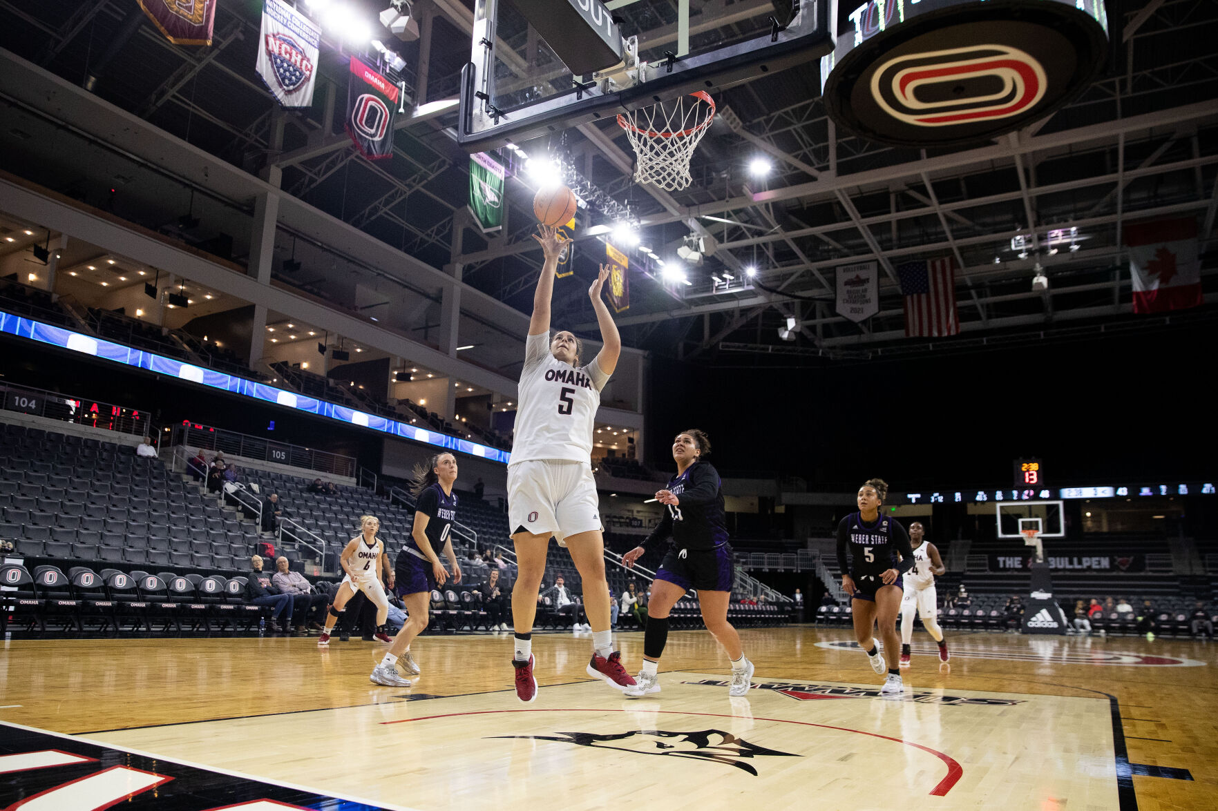111722-owh-spo-unobasketball-em18.jpg